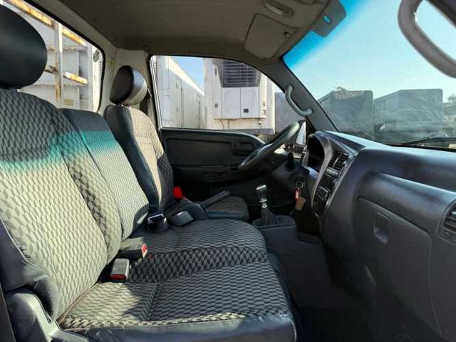 2012 Camioneta Kia Frontier 2.5 con carroceria furgón carga general