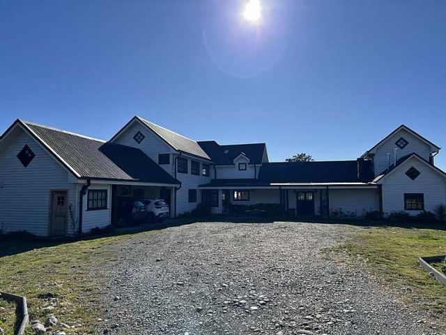 HERMOSA CASA CON VISTA A LAGO Y VOLCÁN