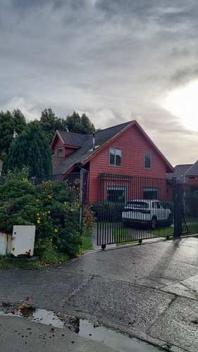 CASA A 2  MINUTOS DE COLEGIO PUERTO VARAS