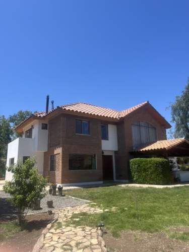 SE VENDE CASA DE 300M2- 2D-2B-PISCINA-QUINCHO, COLINA