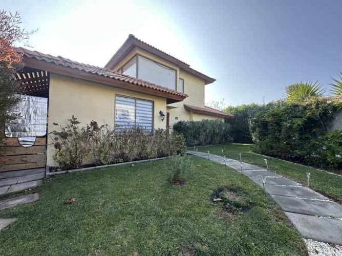 CASA EN SANTA ELENA DE CHICUREO