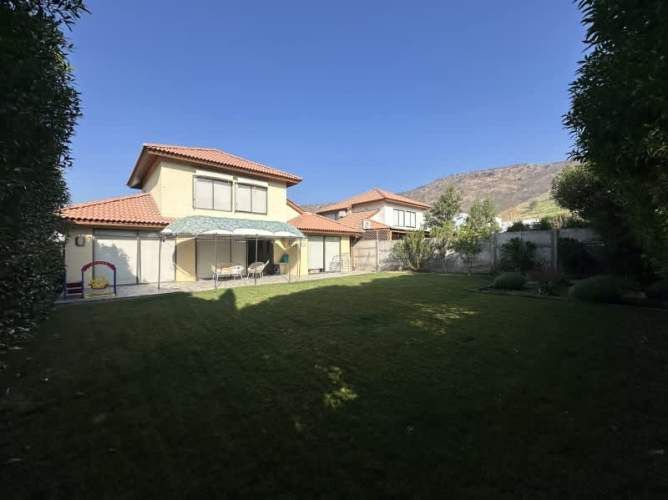 CASA EN SANTA ELENA DE CHICUREO