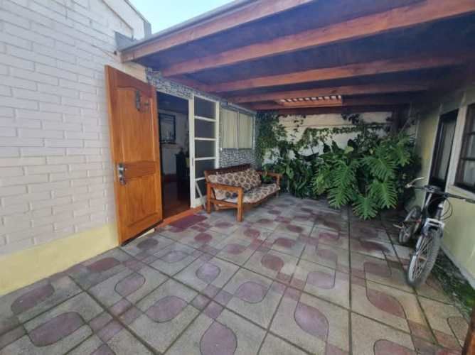 Casa 3 dormitorios 1 baño, sólida