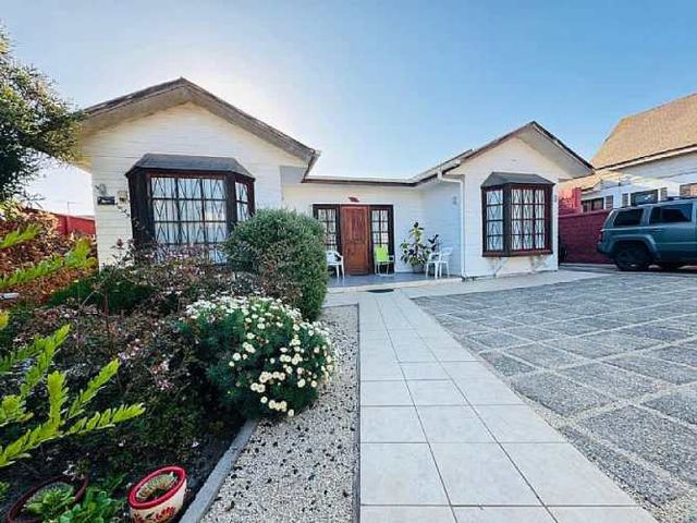 Casa Amoblada en Zapallar: 4D/2B, 140m², Nor-Orien