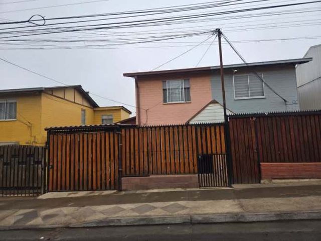 Hermosa Casa Troncos Viejos