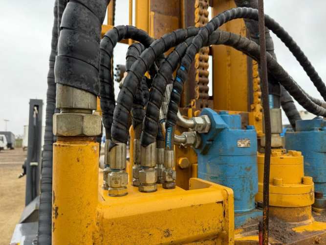 2023 Perforadora de Pozo Feida FYX200 para 200 mts – Incluye Compresor con motor Cummins