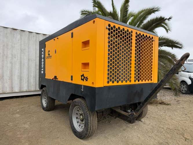 2023 Perforadora de Pozo Feida FYX200 para 200 mts – Incluye Compresor con motor Cummins