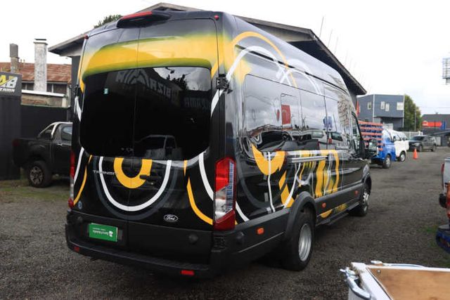 MINI BUS FORD TRANSIT 2025 FULL 17+1 UNICO DUEÑO TURISMO AL DIA