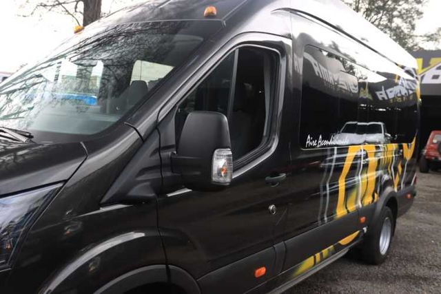 MINI BUS FORD TRANSIT 2025 FULL 17+1 UNICO DUEÑO TURISMO AL DIA