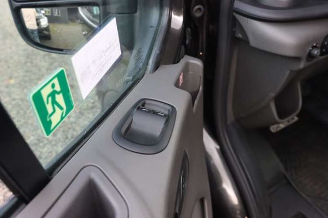 MINI BUS FORD TRANSIT 2025 FULL 17+1 UNICO DUEÑO TURISMO AL DIA