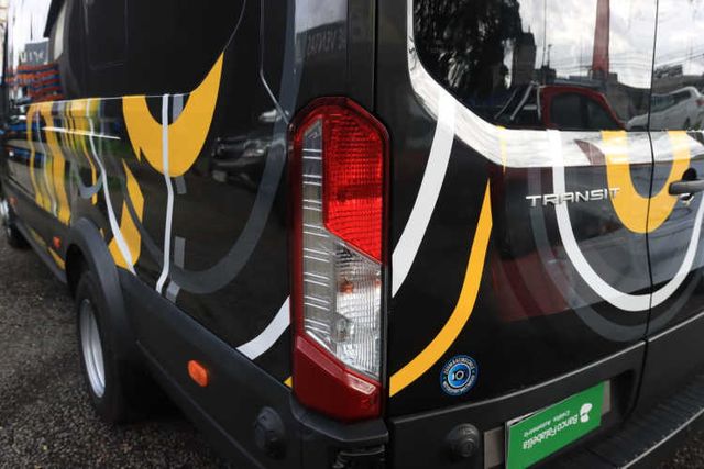 MINI BUS FORD TRANSIT 2025 FULL 17+1 UNICO DUEÑO TURISMO AL DIA