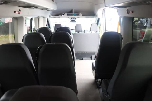 MINI BUS FORD TRANSIT 2025 FULL 17+1 UNICO DUEÑO TURISMO AL DIA