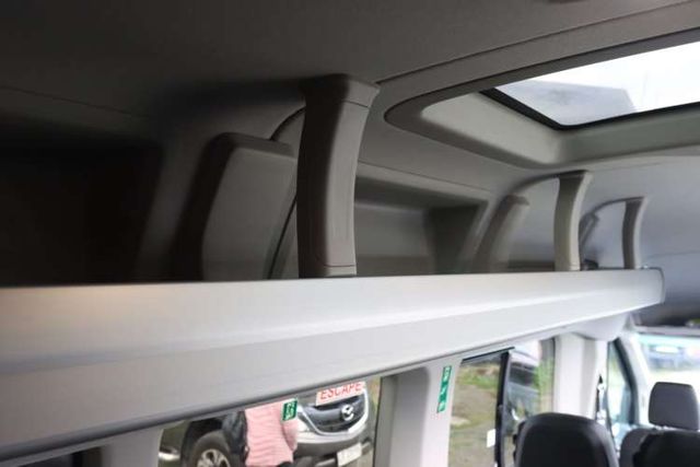 MINI BUS FORD TRANSIT 2025 FULL 17+1 UNICO DUEÑO TURISMO AL DIA