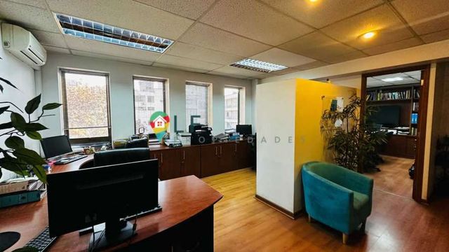 oficina en Providencia, amplia, conectividad (108135)