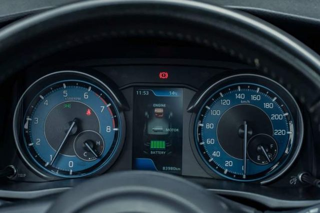 SUZUKI ERTIGA GLX SMART HYBRID MT