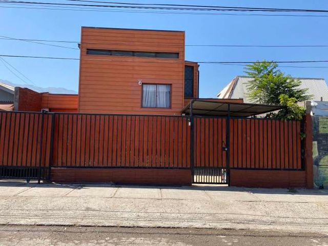 VENTA AMPLIA CASA 5D2B EN PEÑALOLEN