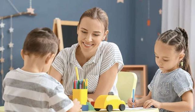 Cuidadora de Niños con Licencia de Conducir