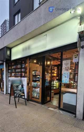 LOCAL COMERCIAL Derecho de Llaves de una Panadería y Minimarket con Identidad Saludable y Funcionamiento 100% Operativo. Zona de Alto Tráfico Peatonal. Santiago Centro.