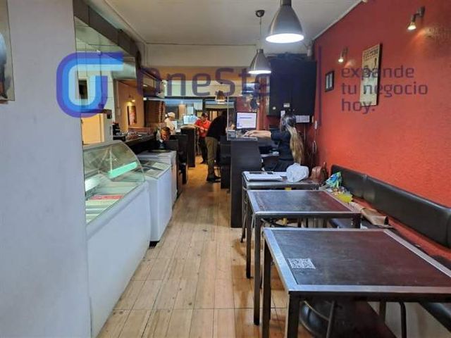LOCAL COMERCIAL Derecho de llaves de una Excelente Pizzería en Santiago Centro..