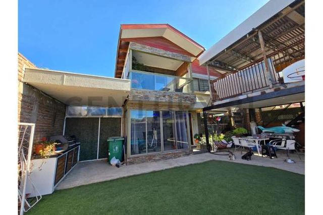 Venta céntrica casa en Villa Alemana