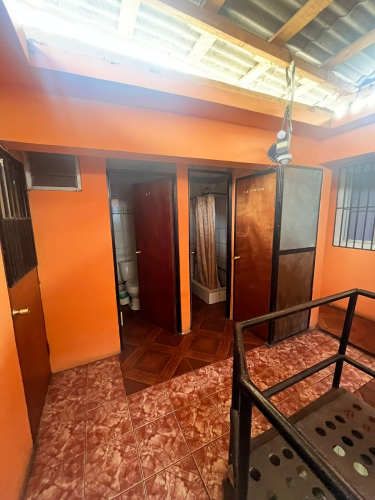 OPORTUNIDAD DE ARRIENDO DE PIEZA EXCELENTE HOSTAL