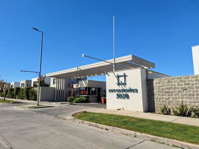 LIQUIDAN! Casa de 3D2B en Condominio Los Castaños, Linderos, Buin