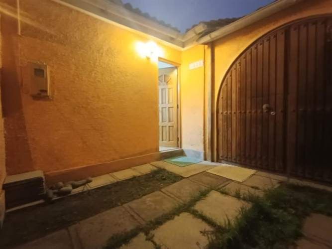 CASA Hermosa casa ampliada con 3 dormitorios,1baño, cocina tradicional, sala de lavado, bodega a pasos de Raúl bitran, barrio universitario.