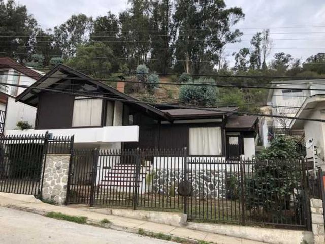 CASA BARRIO MIRAFLORES/DESOCUPADA