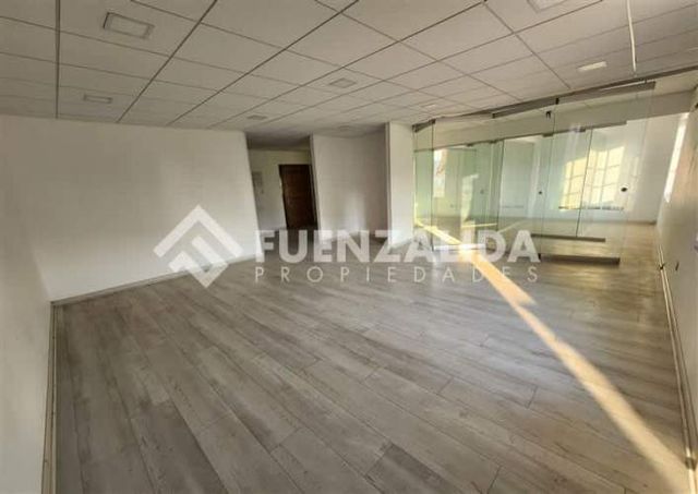 OFICINA Paseo Phillips / Monjitas