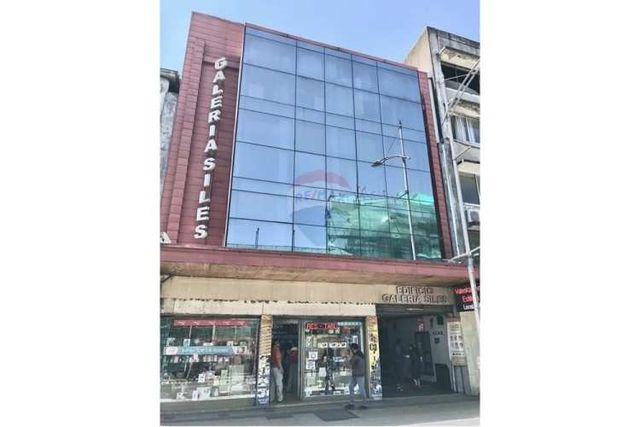 Arriendo amplia oficina galeria siles