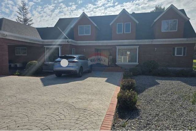 Maravillosa casa estilo inglesa en algarrobal 2