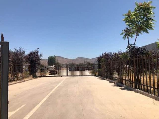 Tipo Comercial En Santa Elena Sur Colina