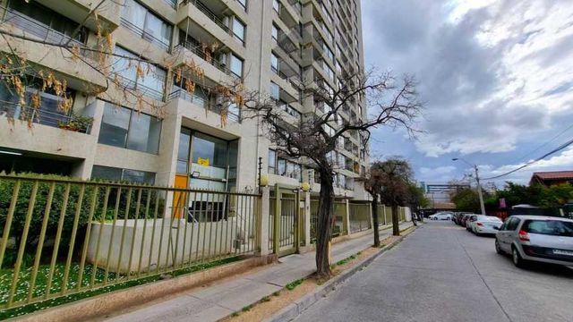 Metro Vic. Mackenna / Walker Martines con Américo Vespucio