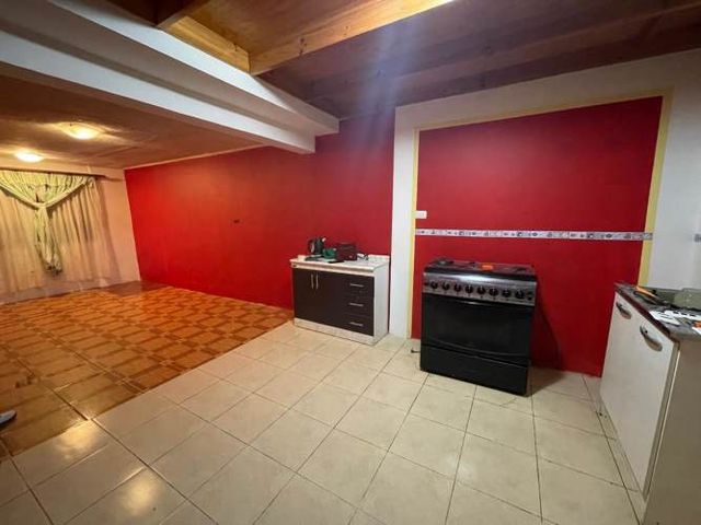 vendo  casa de 2 pisos