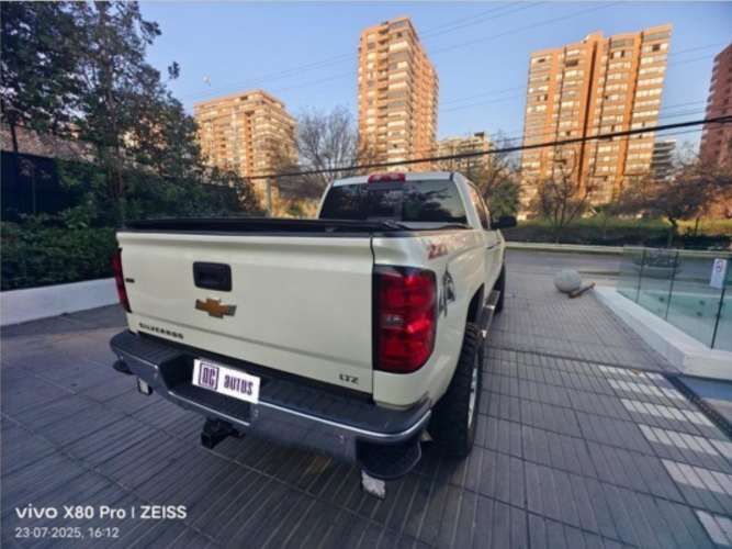 CHEVROLET SILVERADO  5.3 AUTO LTZ DC 4WD 2014