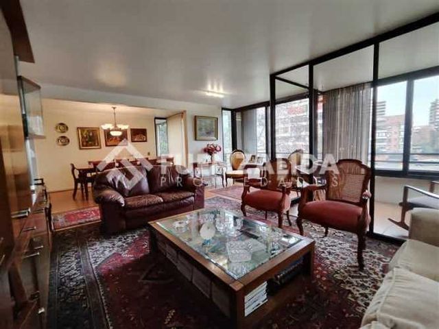 DEPARTAMENTO Las Hualtatas / Luis Carrera