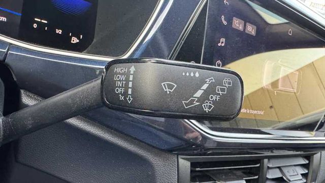 Volkswagen T-Cross 1.0 TSI MT (2023)