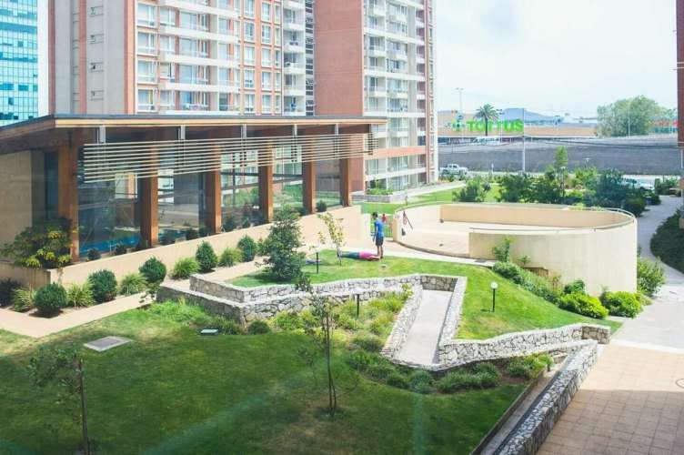 ARRIENDO DEPARTAMENTO AMOBLADO FRENTE AL MALL TREBOL