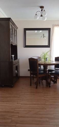 AMPLIA CASA 2 PISOS 3 DORMITORIOS 3 BAÑOS ESTACIONAMIENTO