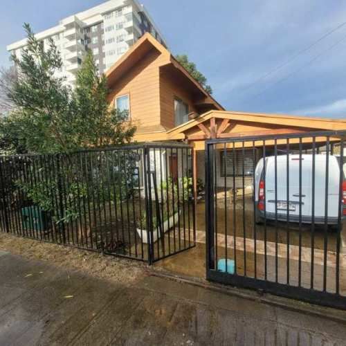 Gran casa a pasos de San Martín (109055)