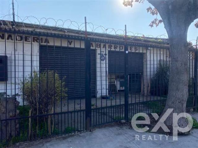 INDUSTRIAL Caminando 10 minutos del Metro el Bosque