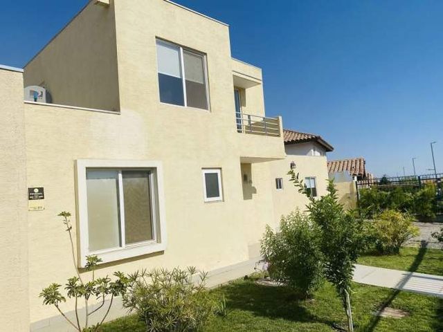 ARRIENDO CASA 5 DORMITORIOS  CHICUREO NORTE