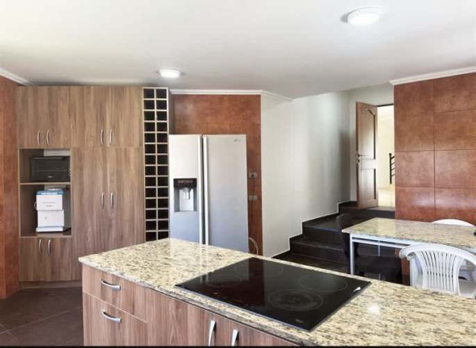 Casa A PASOS DEL MALL DE PIEDRA ROJA. CHICUREO