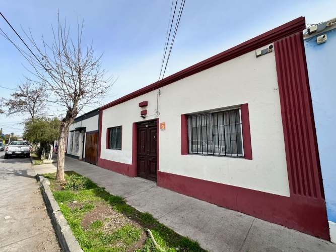 Amplio terreno con casa en Juana Quinel