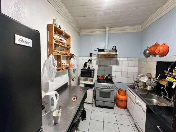 Amplio terreno con casa en Juana Quinel