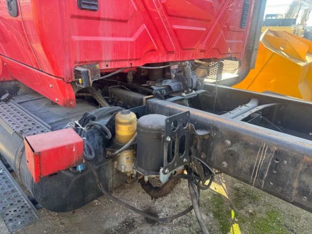 Camión plano International pocos kilómetros