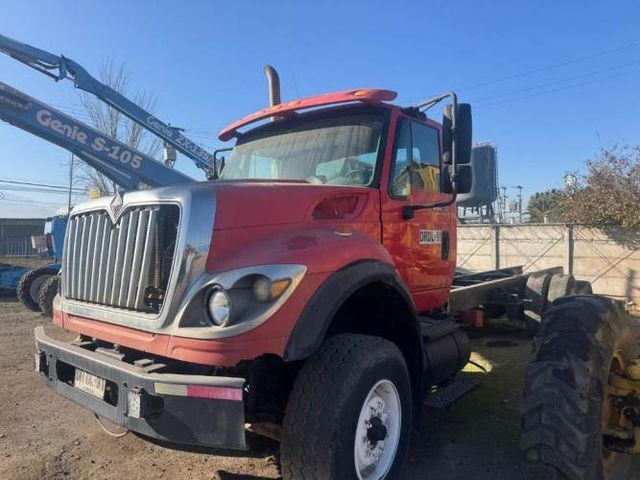 Camión plano International pocos kilómetros