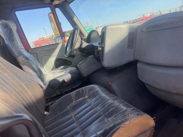 Camión plano International pocos kilómetros