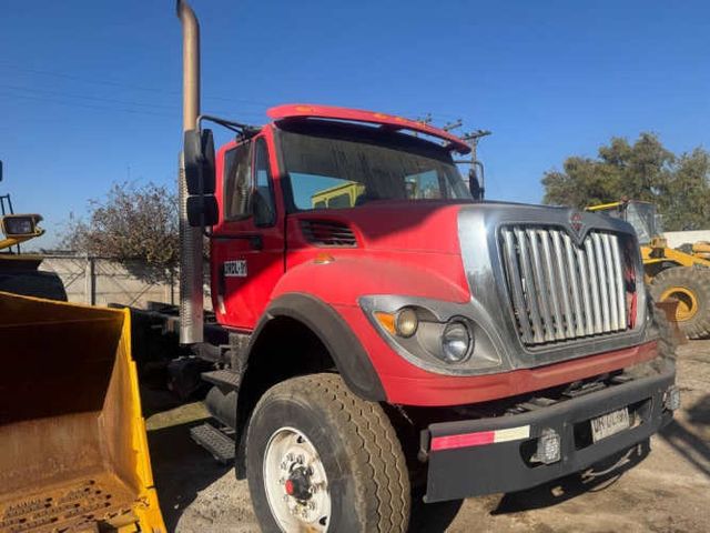 Camión plano International pocos kilómetros