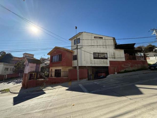 PROPIEDAD MULTIPLES EDIFICACIONES GENERANDO RENTA ACTUAL